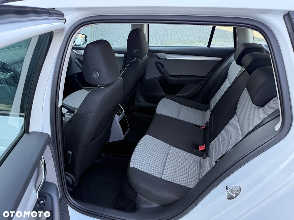 Skoda Octavia 1.6 TDI Ambition DSG - 25