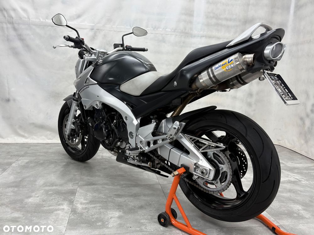 Suzuki GSR - 5