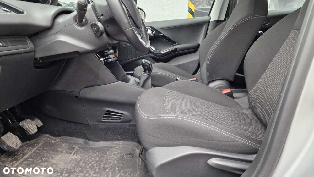 Peugeot 208 1.2 PureTech Active - 17