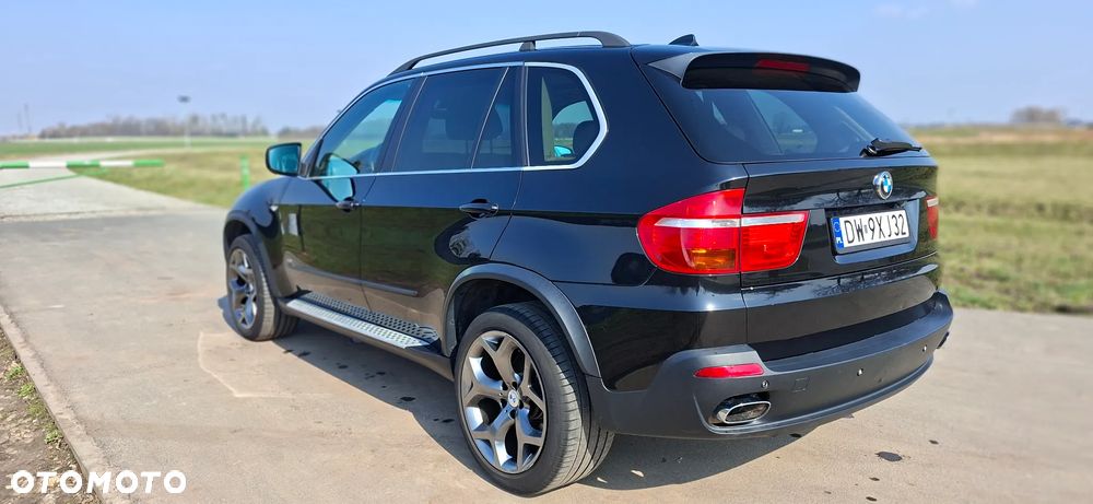 BMW X5 4.8i - 5