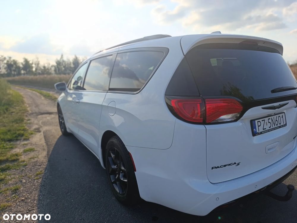 Chrysler Pacifica - 7