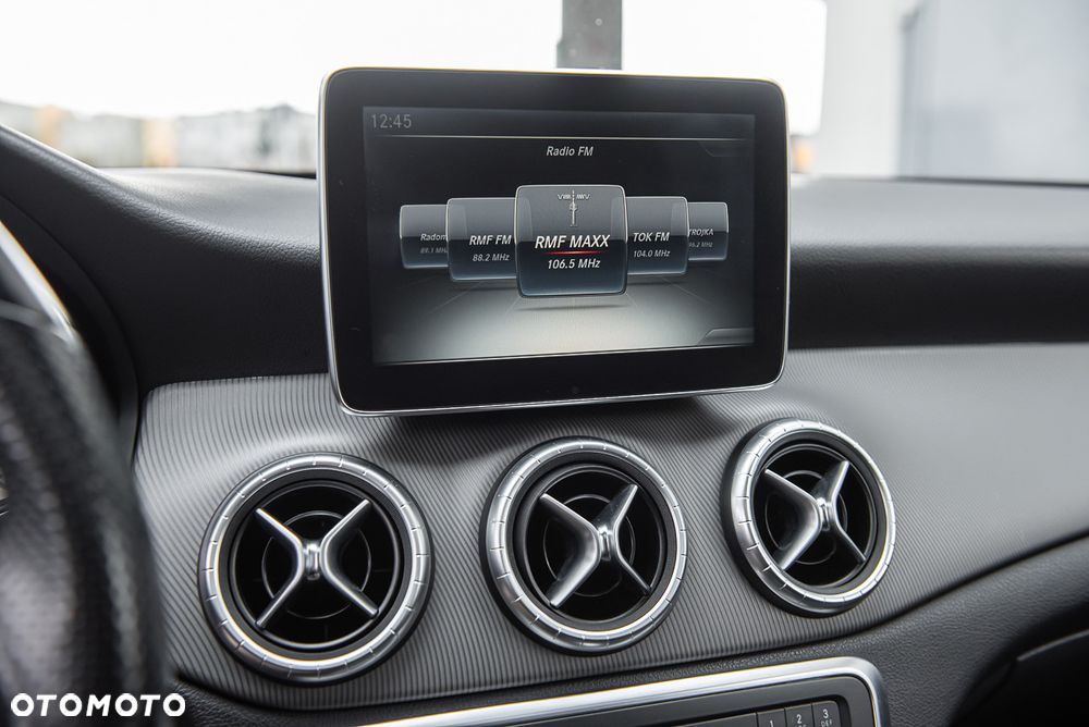 Mercedes-Benz CLA 180 UrbanStyle Edition - 21