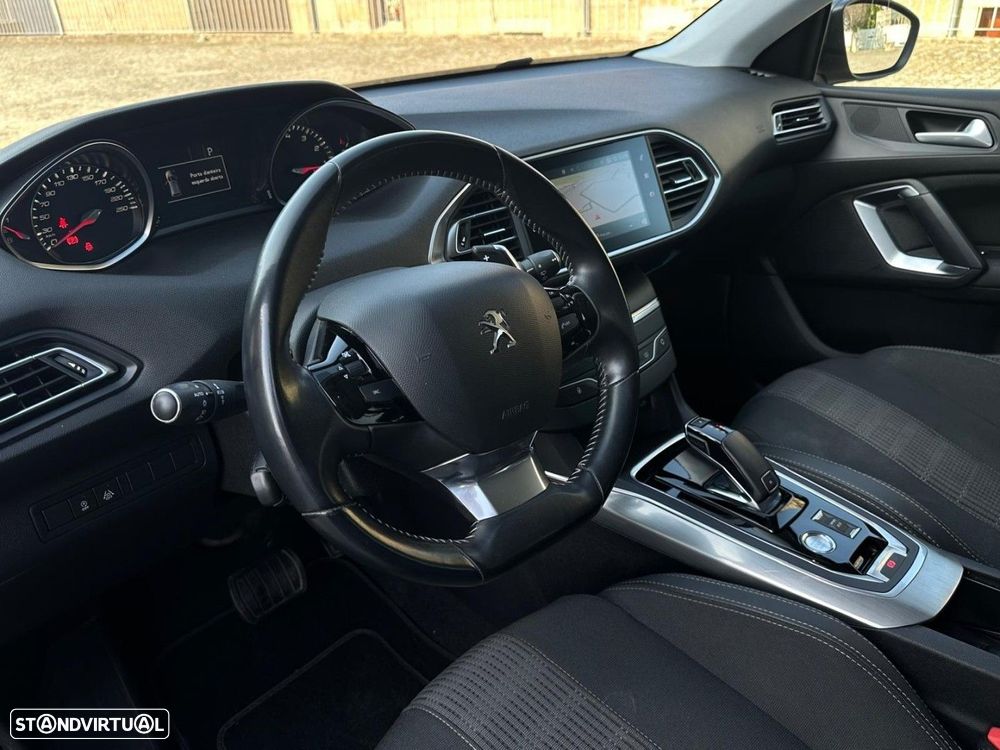 Peugeot 308 1.2 PureTech Allure EAT8 - 22
