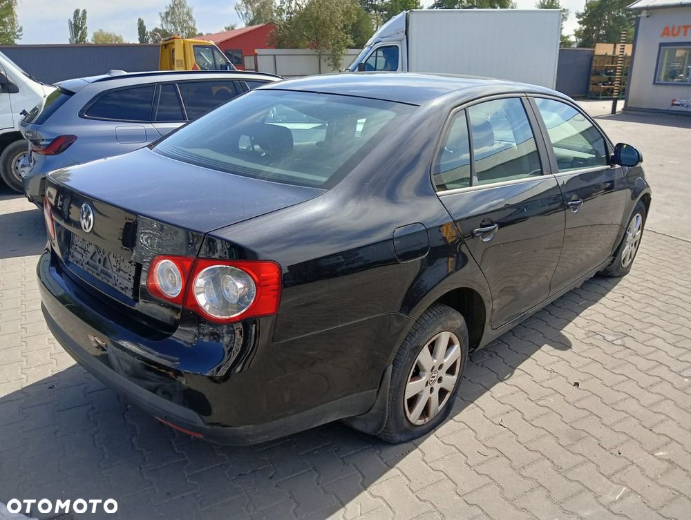Maska (Zderzak, Lampa, Drzwi, Fotele, Części Silnikowe) Volkswagen Jetta 1.6 Benzyna 102 Km 2007 R - 3