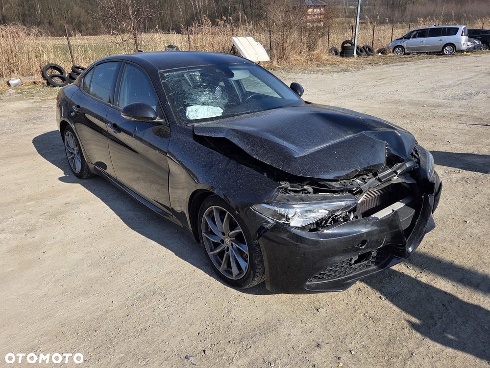 Alfa Romeo Giulia 2.2 AT8 - 9
