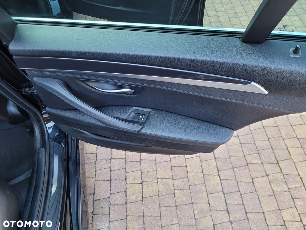 BMW Seria 5 525d - 18