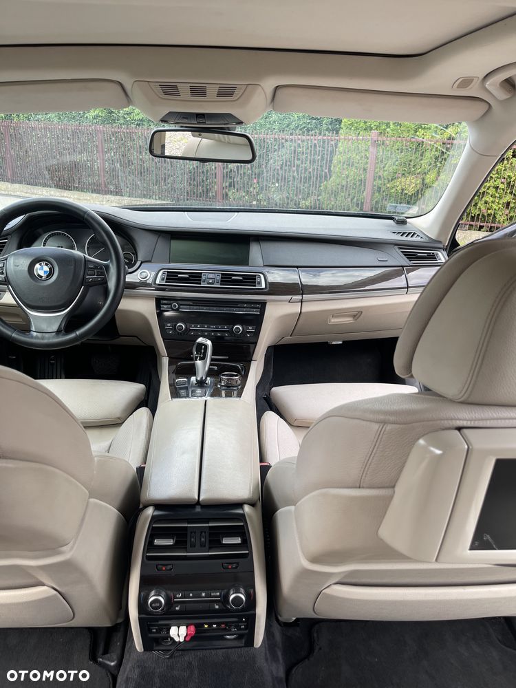 BMW Seria 7 740d xDrive - 22