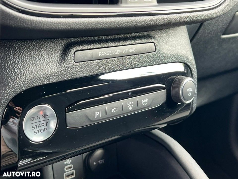 Ford Kuga 2.5 Duratec FWD PHEV ST-Line - 36