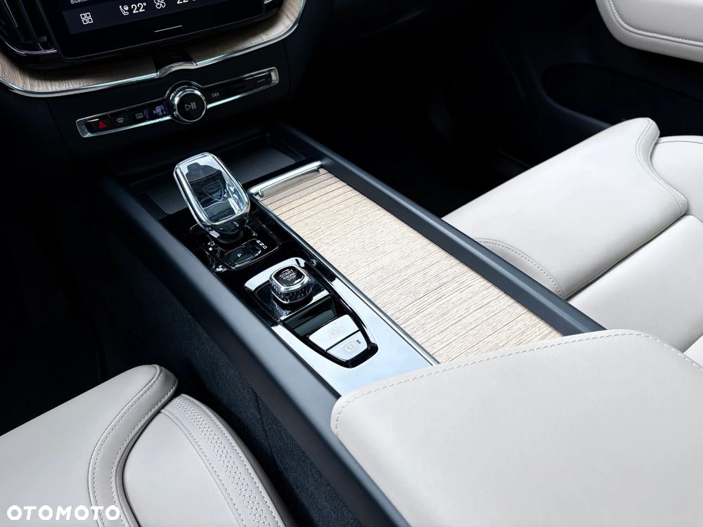 Volvo XC 60 B5 B AWD Plus Dark - 19