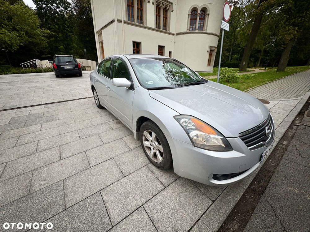 Nissan Altima - 3