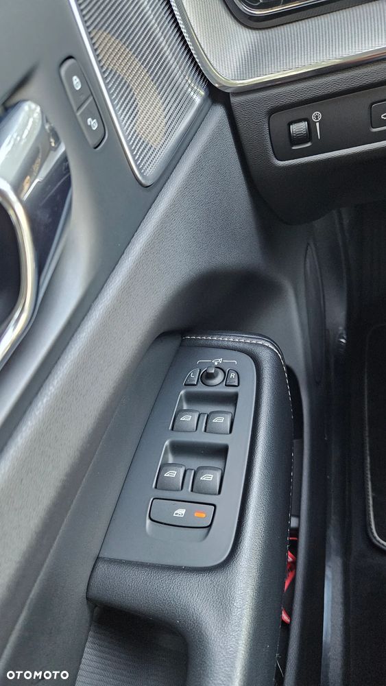 Volvo XC 60 D5 AWD Geartronic RDesign - 39
