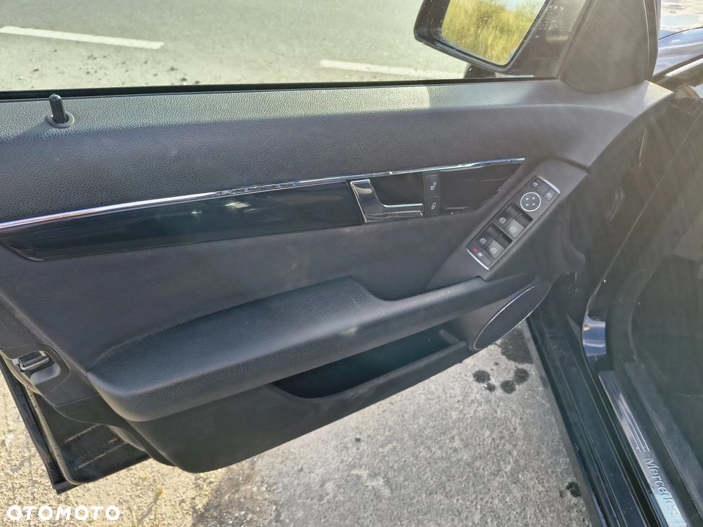 Mercedes-Benz Klasa C 220 CDI DPF Automatik BlueEFFICIENCY - 24