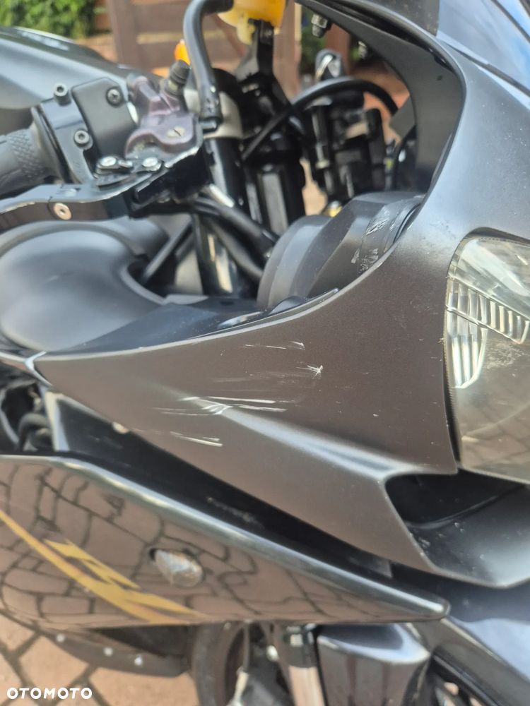 Yamaha R1 - 11