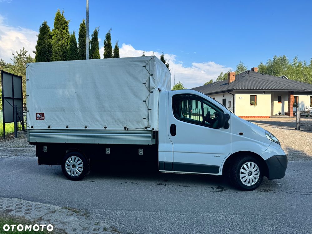 Opel Vivaro - 10