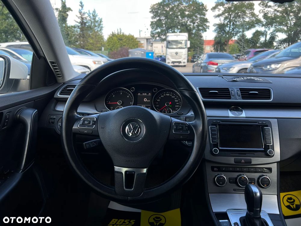 Volkswagen Passat - 14