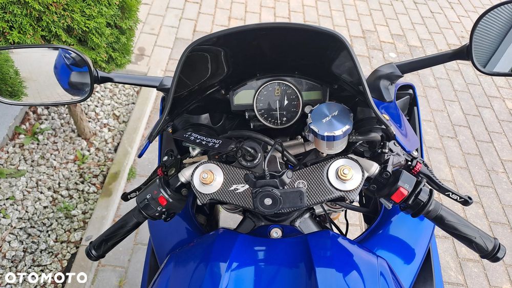 Yamaha R1 - 23