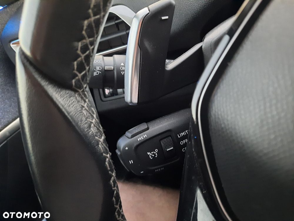 Peugeot 3008 1.6 PureTech HYbrid Allure S&S EAT8 - 26