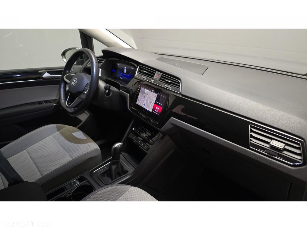 Volkswagen Touran - 27
