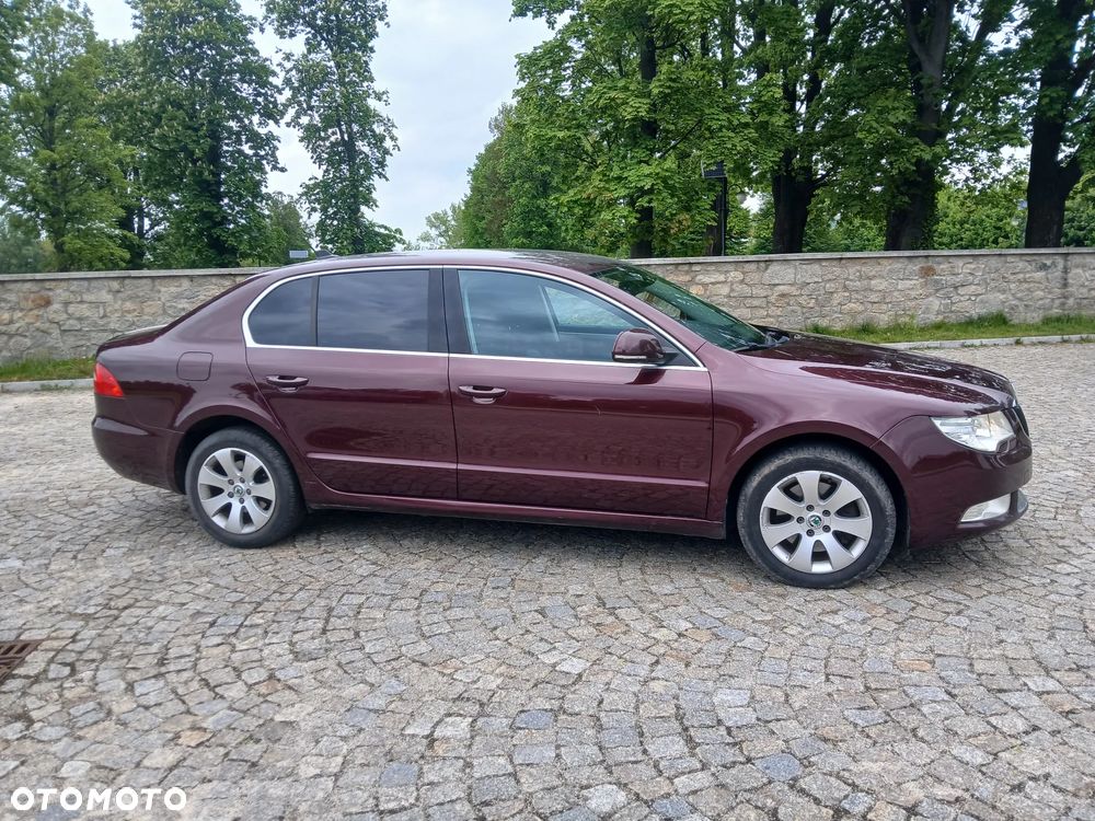 Skoda Superb 2.0 TDI DPF Elegance - 4
