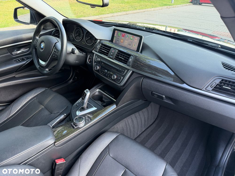 BMW Seria 3 330d Sport-Aut Luxury Line - 23