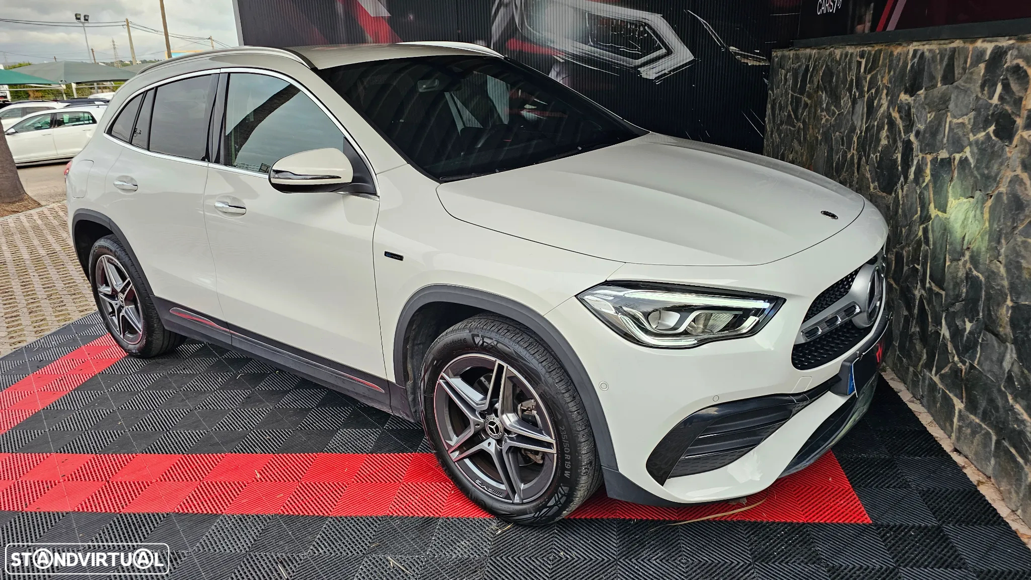 Mercedes-Benz GLA 250 e AMG Line - 17