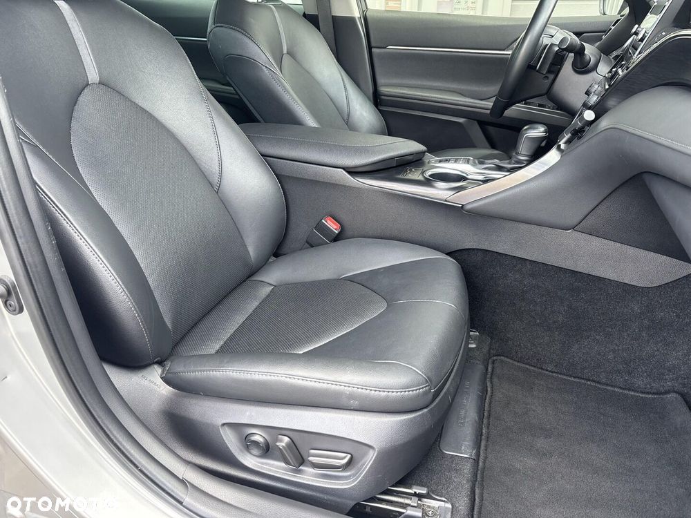 Toyota Camry 2.5 Hybrid Executive CVT - 8