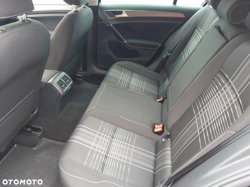 Volkswagen Golf 1.6 TDI BlueMotion Technology Lounge - 16