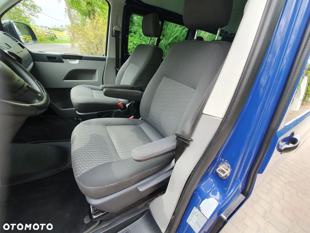 Volkswagen Caravelle - 10