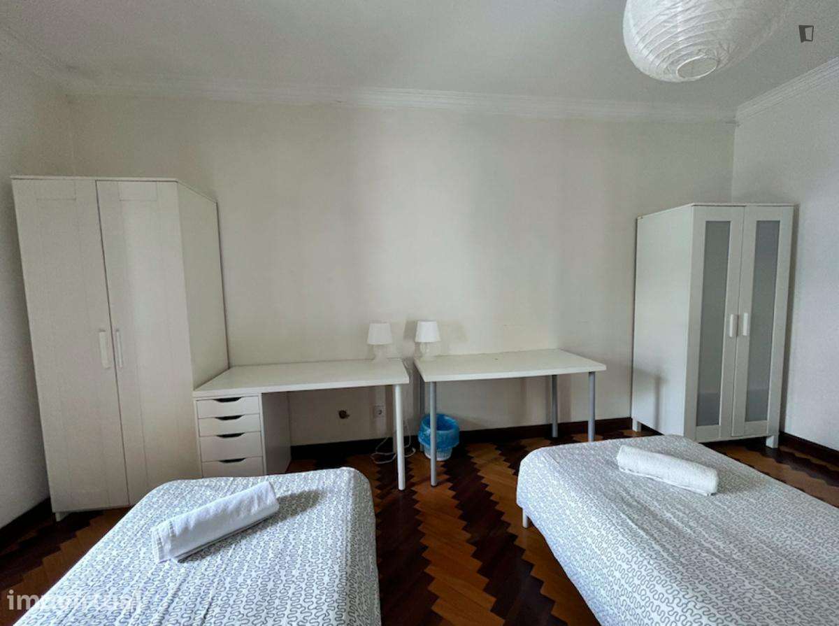 Quarto - localizado em Paranhos Porto - Grande imagem: 4/31