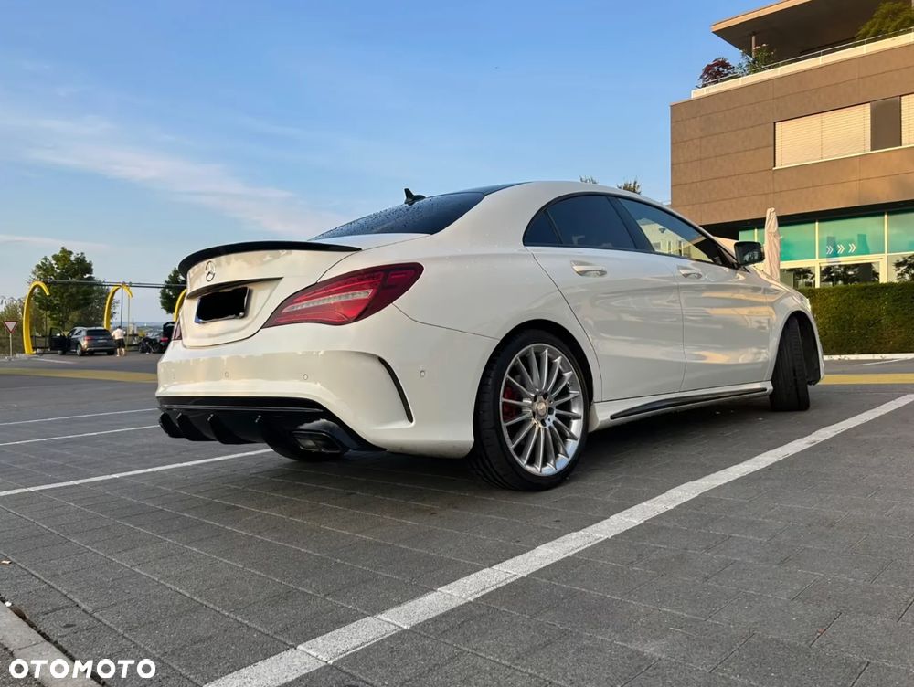 Mercedes-Benz CLA 250 4-Matic AMG Line - 3