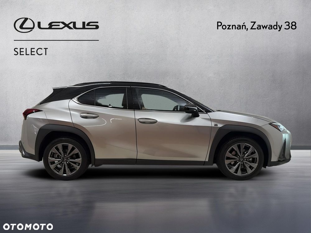 Lexus UX - 4