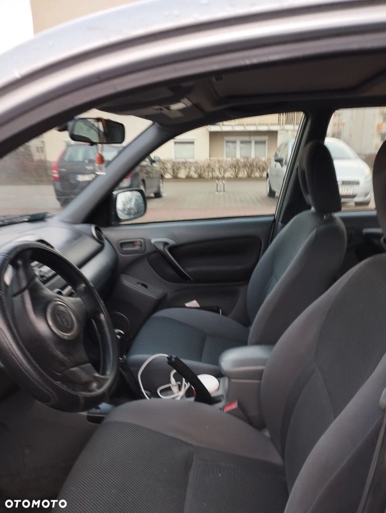 Toyota RAV4 2.0 D-4D 4x4 - 25