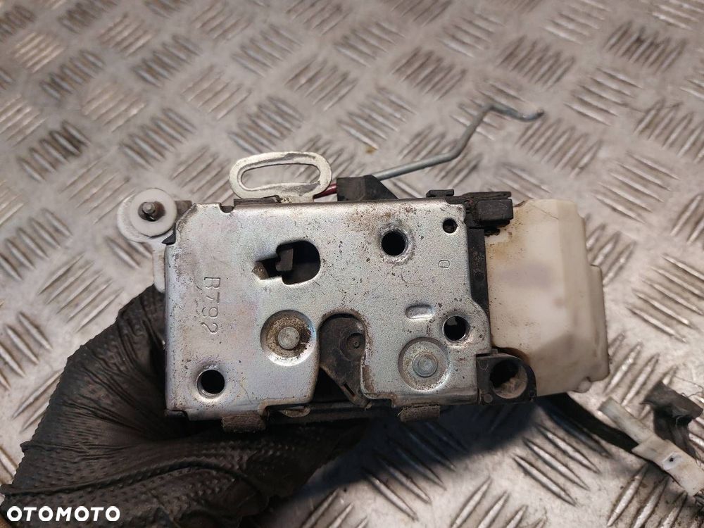 ZAMEK DRZWI PRAWY PRZÓD + KLAMKI ALFA ROMEO 147 I 46736145 - 7