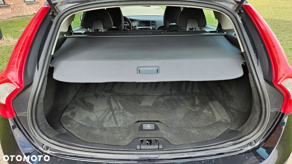 Volvo V60 2.0T R-Design - 11