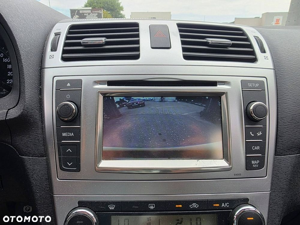 Toyota Avensis 2.0 Premium EU5 - 17
