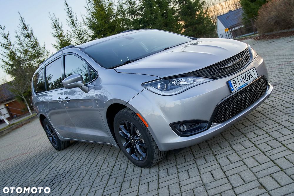 Chrysler Pacifica - 9