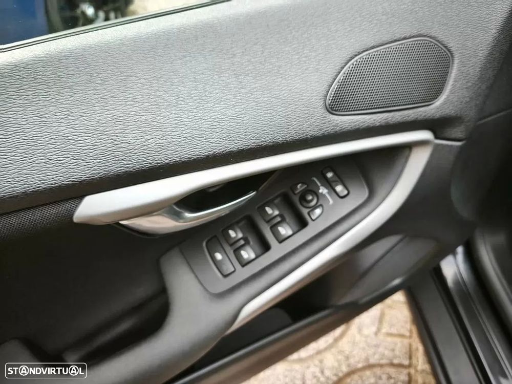 Volvo V40 Cross Country 2.0 D2 Kinetic Geartronic - 18