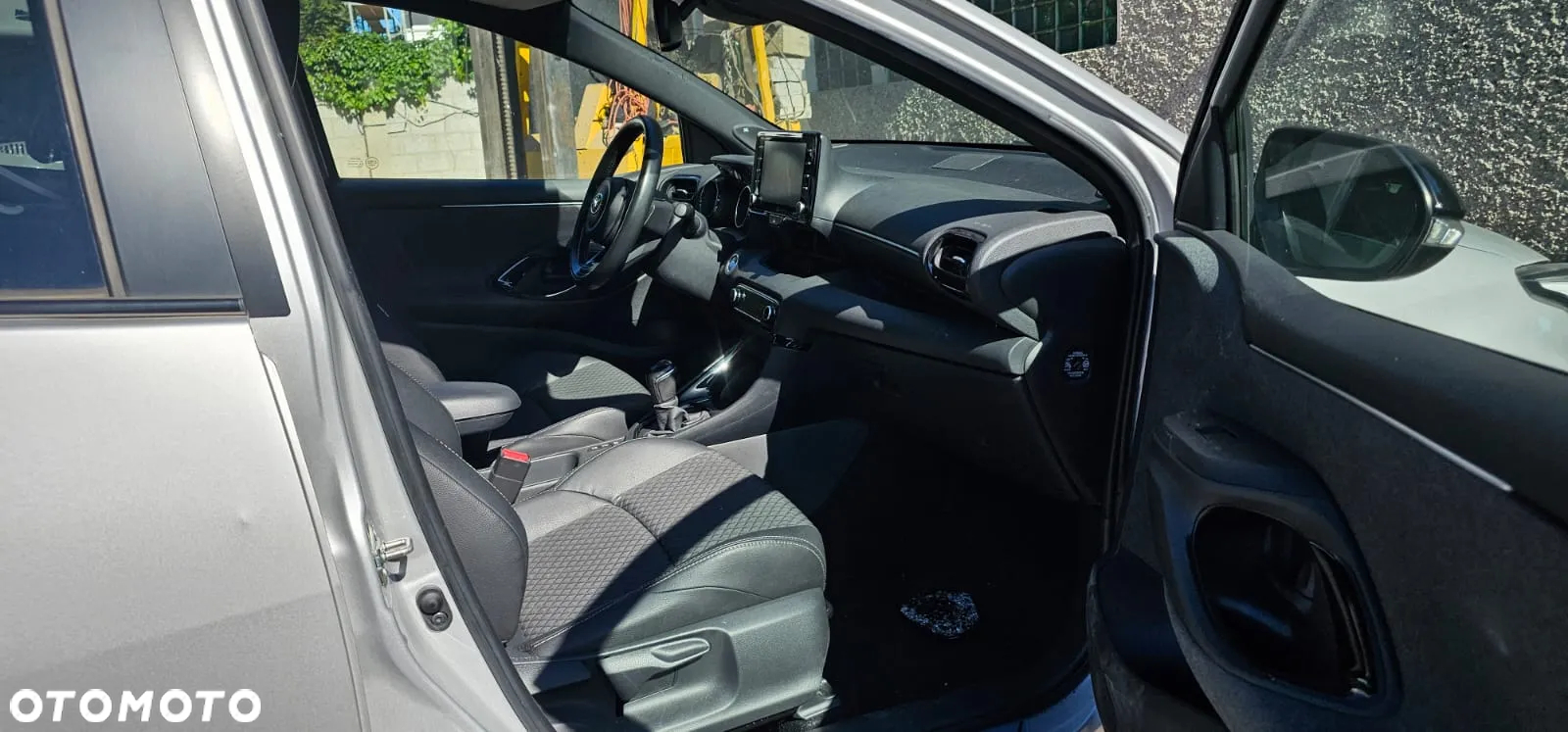 Toyota Yaris Hybrid 116 1.5 VVT-i Black&White - 9