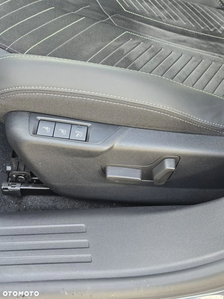 Peugeot 2008 e-2008 54kWh GT - 11