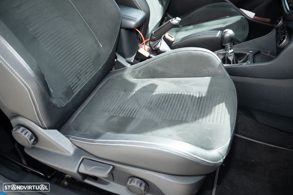Ford Fiesta 1.5 EcoBoost S&S ST X - 38