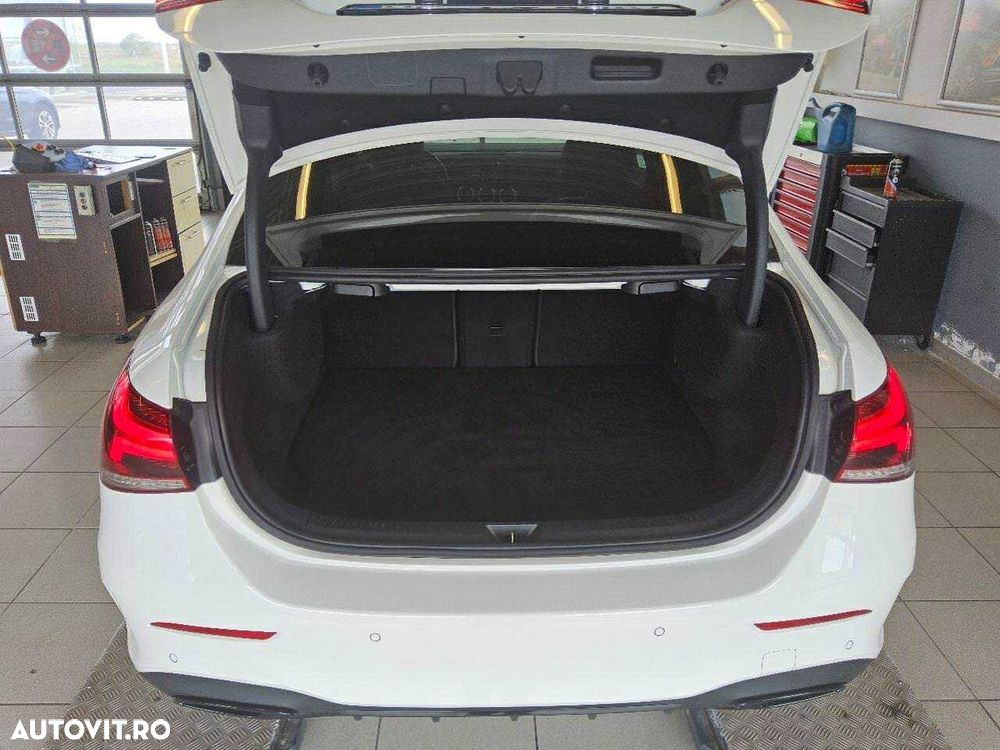 Mercedes-Benz A 250 e Sedan 8G-DCT Lim. AMG Line Advanced - 12