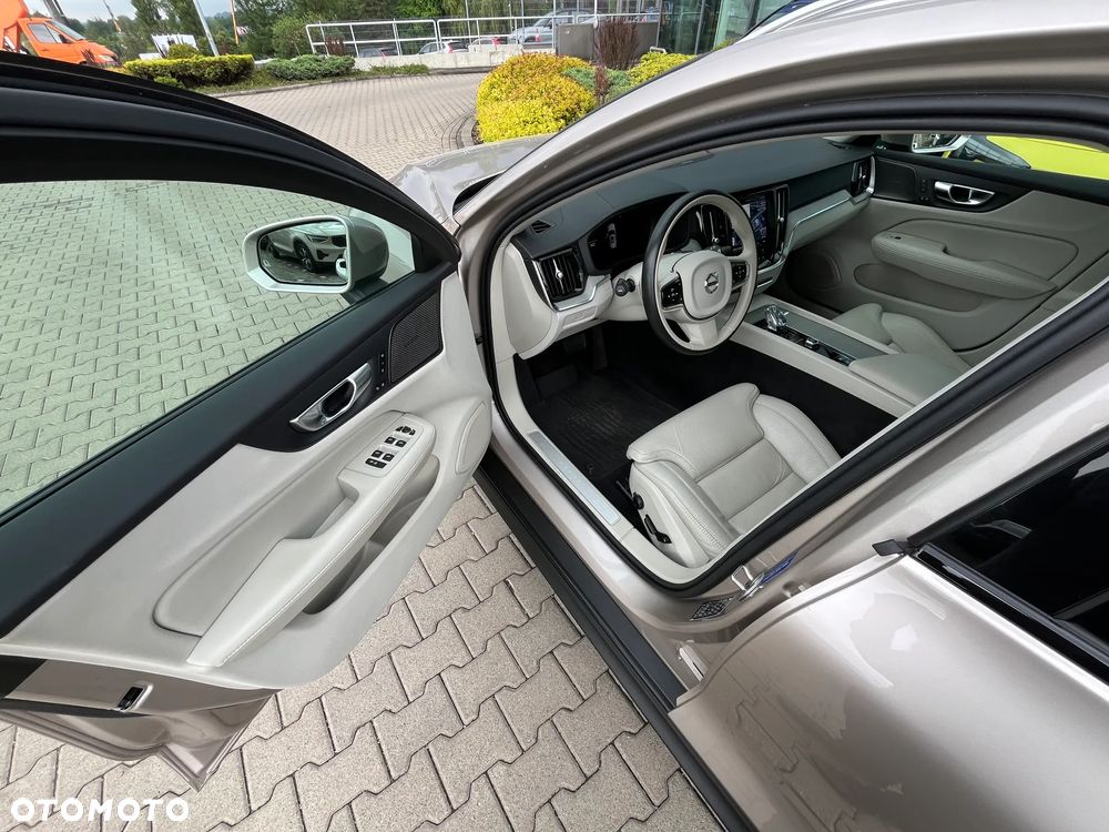 Volvo V60 Cross Country - 15