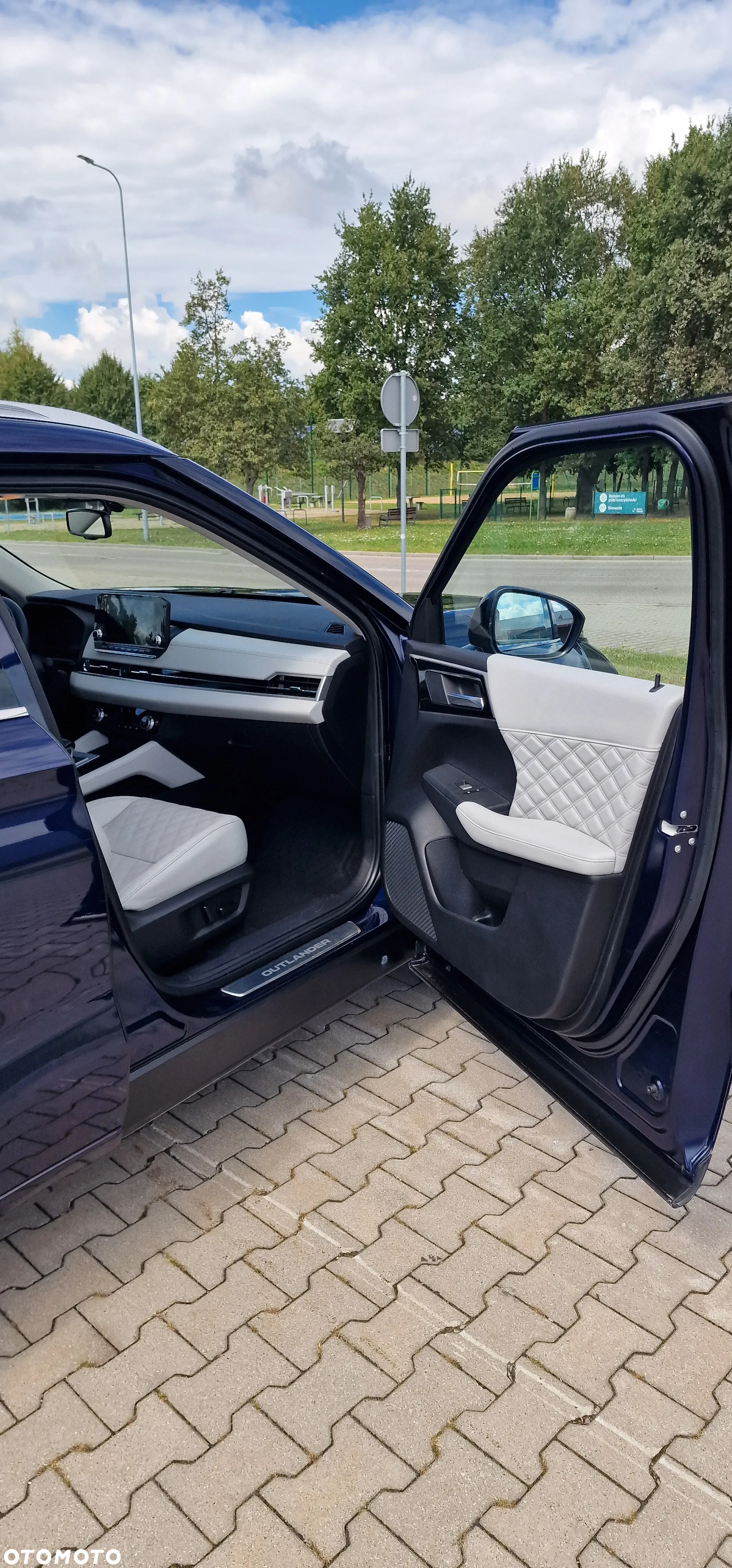 Mitsubishi Outlander - 11