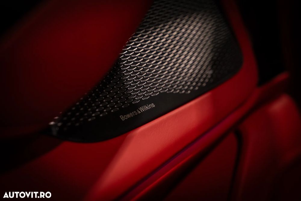 Aston Martin DBX - 26