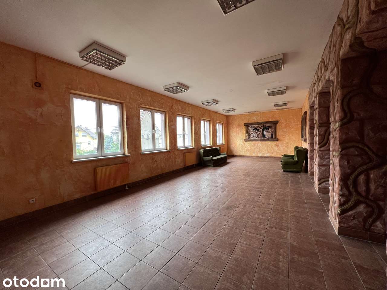 Sala 225m2 lub 100m2/Lokal użytkowy/Sklep - Pełny obrazek: 4/10