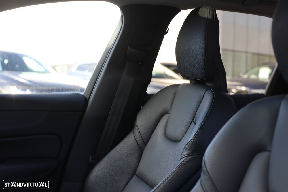 Volvo XC 60 2.0 T6 PHEV Plus Bright AWD - 8