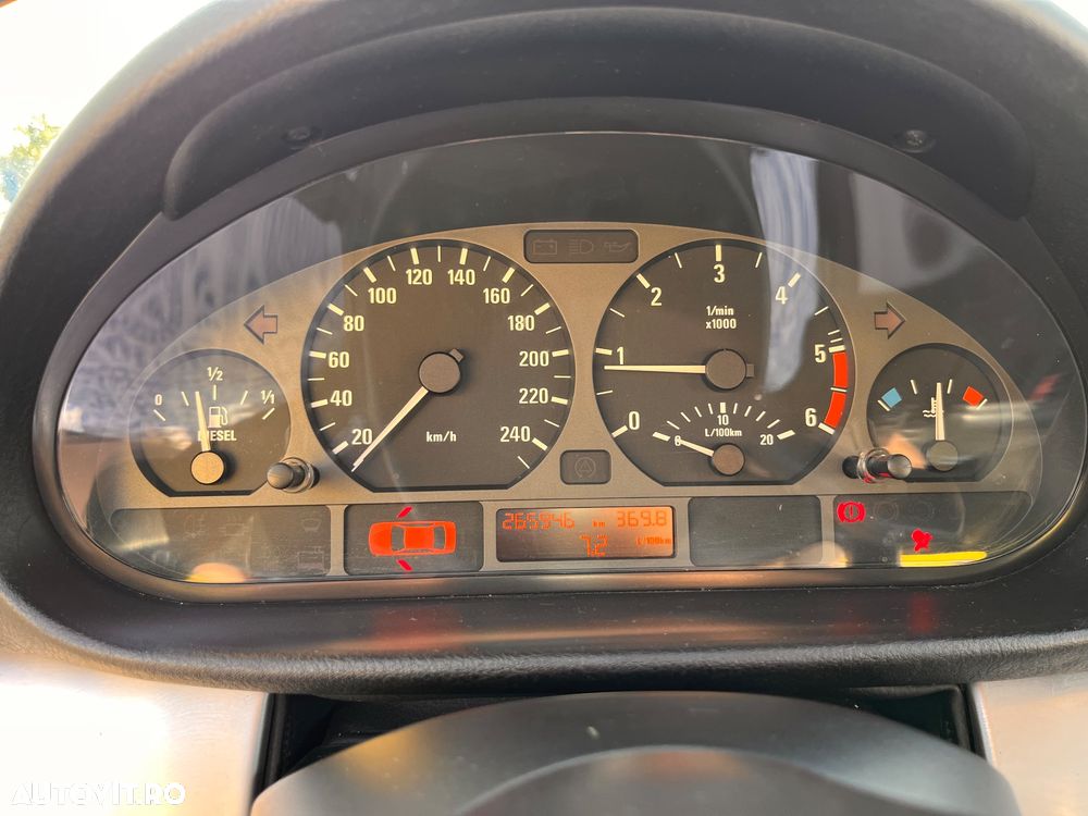 BMW Seria 3 318td - 8