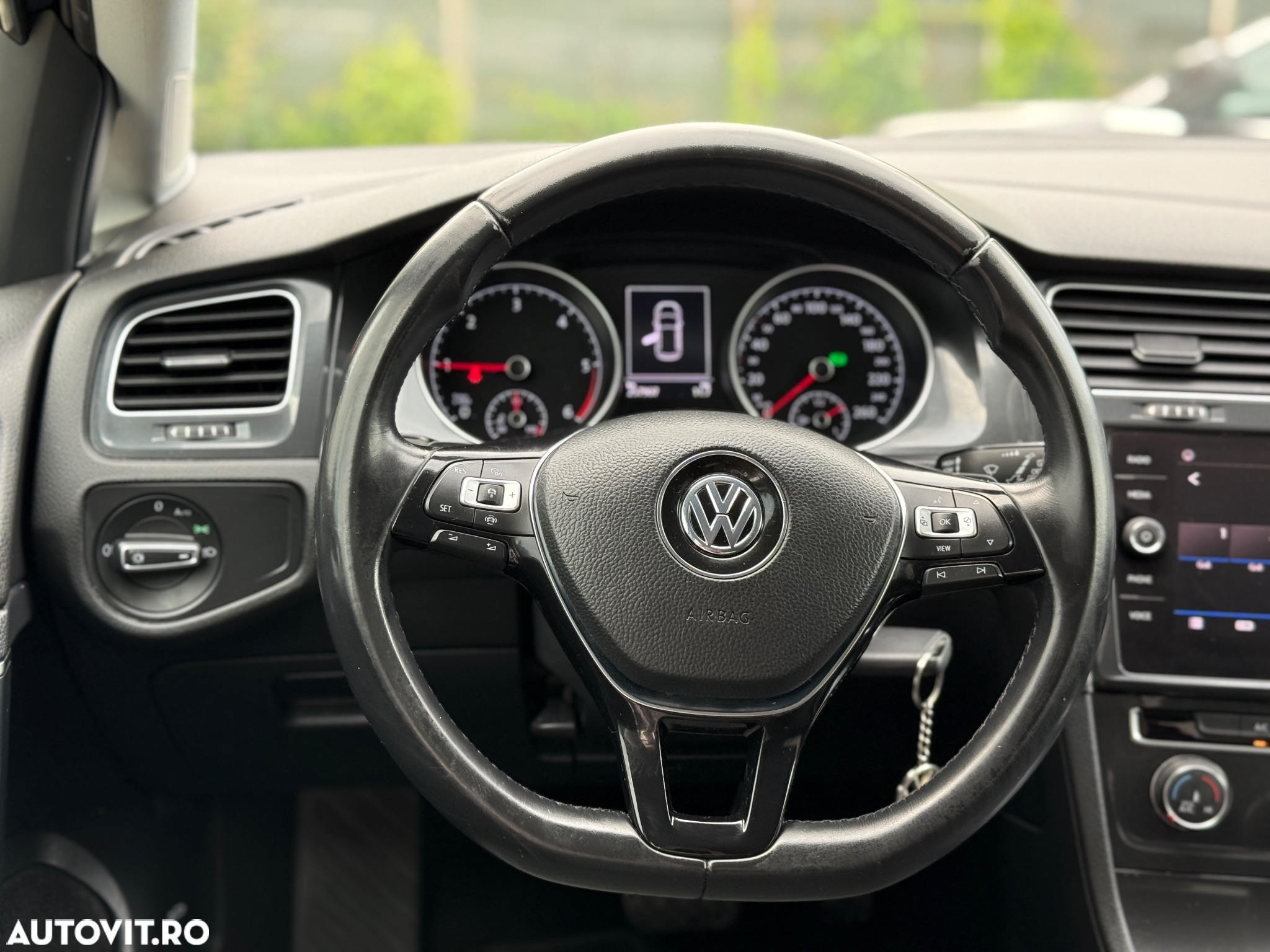 Volkswagen Golf 2.0 BlueTDI DSG Comfortline - 28