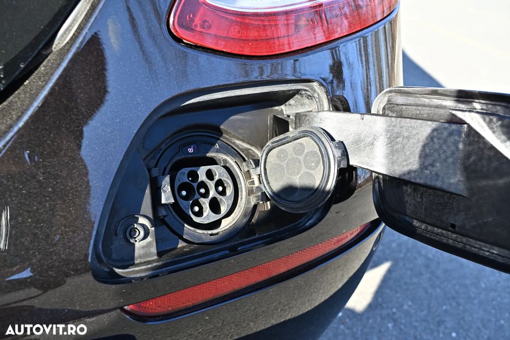 Mercedes-Benz E 300 de 9G-TRONIC - 10