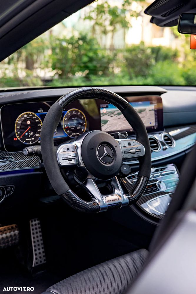 Mercedes-Benz E 63 AMG S 4MATIC Aut. - 35